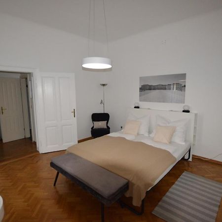 Apartment Penzing Vienna Exterior photo