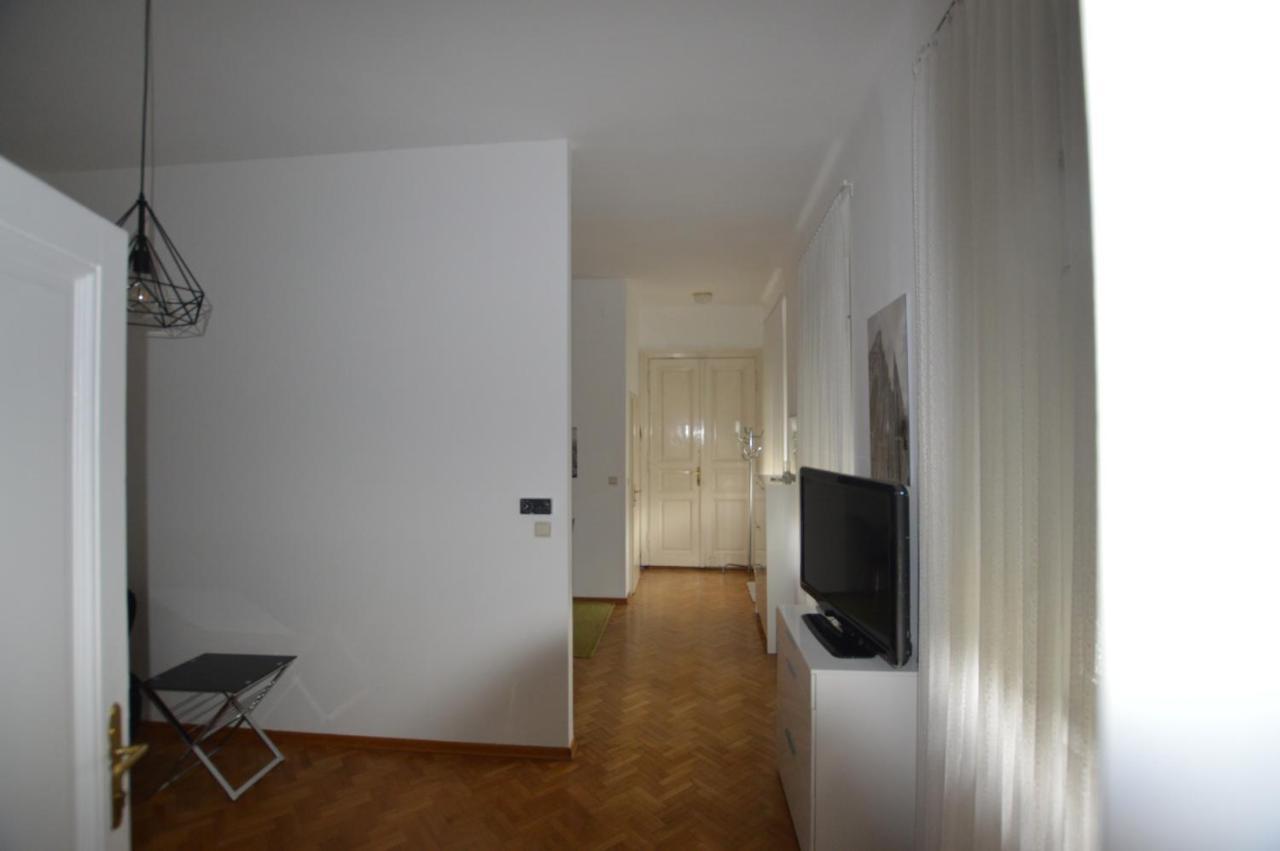 Apartment Penzing Vienna Exterior photo